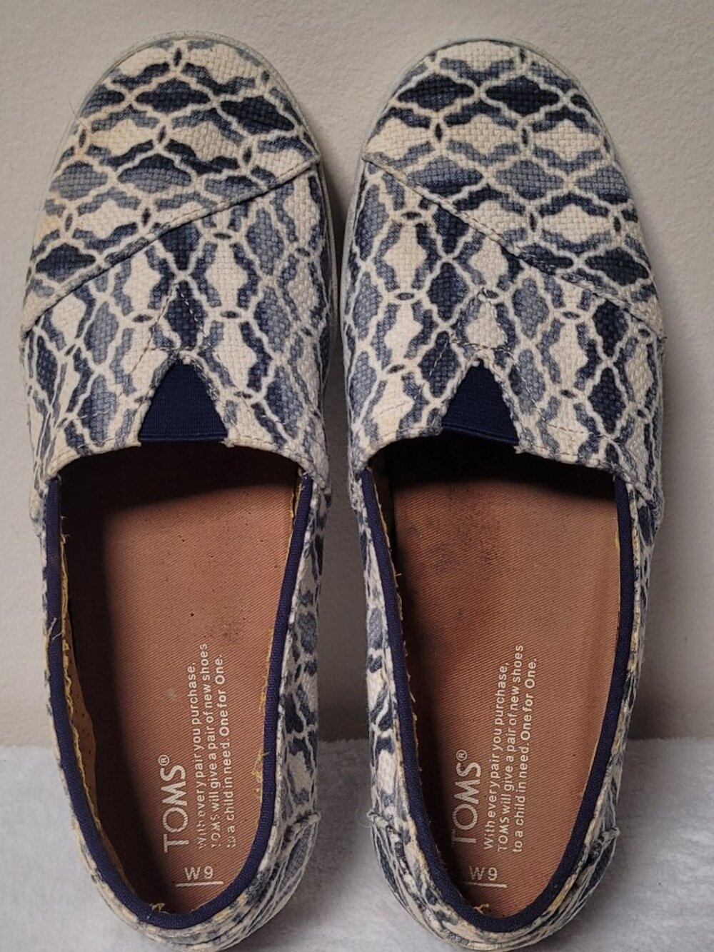 TOMS Alpargata Slip-on Flats Cream Blue Geometric Classic Coastal Canvas
